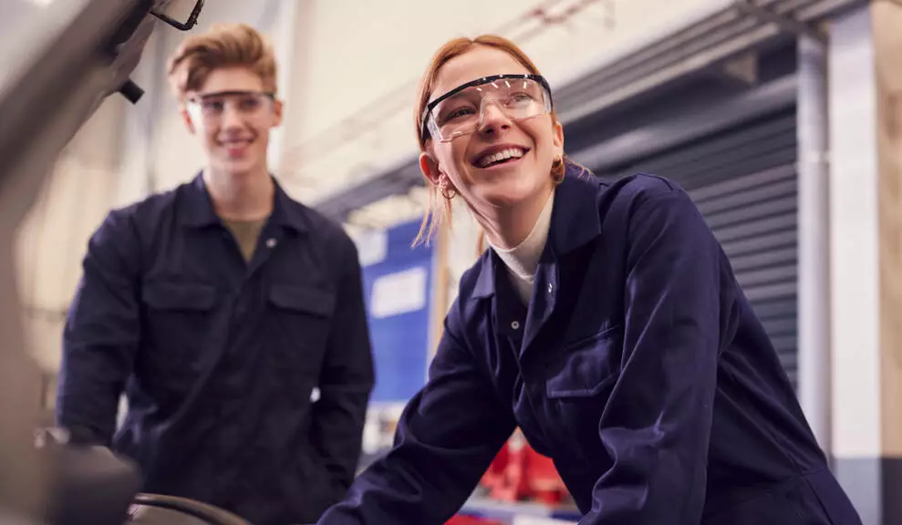 jeunes apprentis artisans.jpg