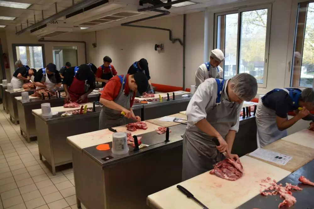 Deux apprentis du CFA lauréats du MAF départemental en boucherie.jpg