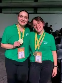 Kara et Camille olymp.jpg